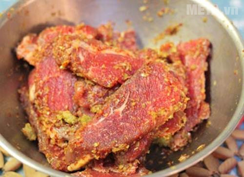 Sử dụng chảo chống dính để làm món thịt bò khô hoàn hảo