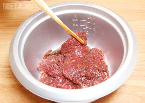 Sử dụng nồi cơm điện để làm thịt bò khô thơm ngon, đơn giản