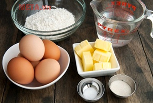 Các nguyên liệu bạn cần chuẩn bị cho món bánh rán trứng đường