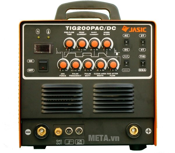 Các núm vặn điều chỉnh và màn hình được bố trí ở mặt trước của máy hàn Jasic TIG 200P AC/DC (R60) 