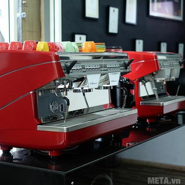 Máy pha cà phê chuyên nghiệp phù hợp với mô hình kinh doanh cho quán cà phê 