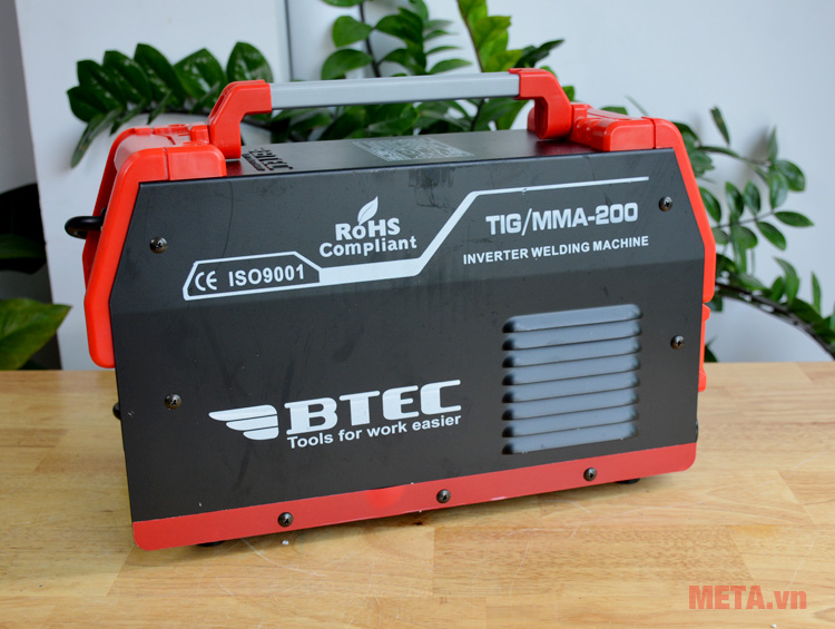 Máy hàn BTEC TIG/MMA 200 Pro có tính năng hàn TIG và hàn que.