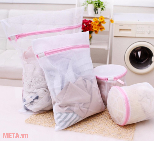 Sử dụng túi giặt chống nhăn quần áo