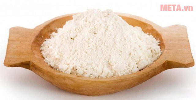 Bước 1: Trộn đều bột gạo tẻ và bột gạo nếp lại với nhau