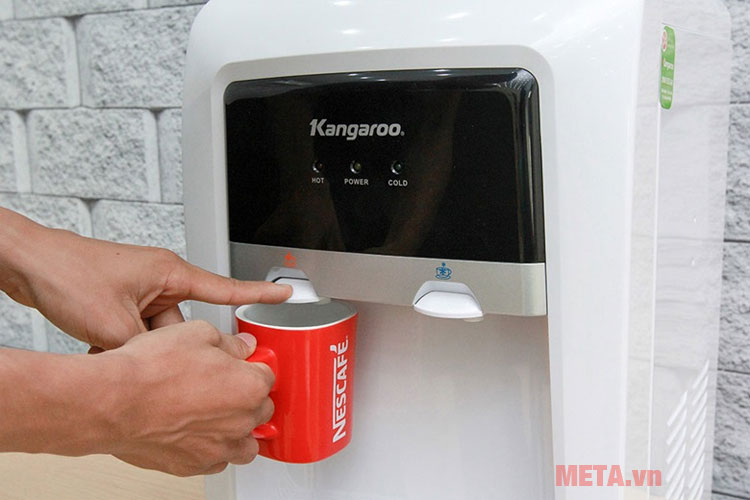 Cây nước nóng lạnh Kangaroo KG-33TN có nhiệt độ làm nóng 85 - 95 độ C.