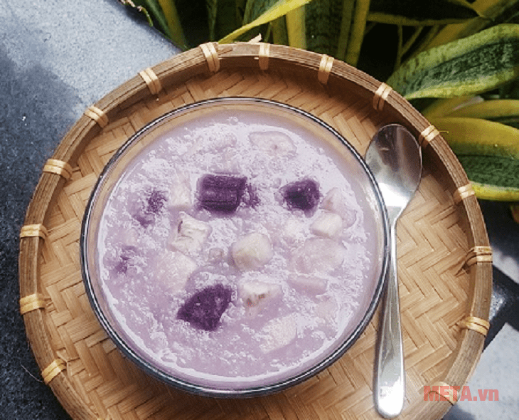 Chè khoai môn nước cốt dừa