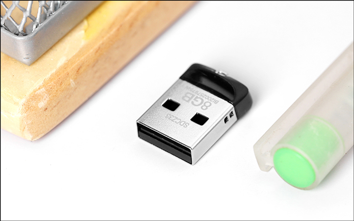 USB 2.0 8GB Sandisk SDCZ33 Đen có thiết kế nhỏ gọn, tiện lợi.