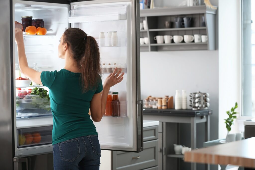Không nên mở tủ lạnh quá lâu và liên tục