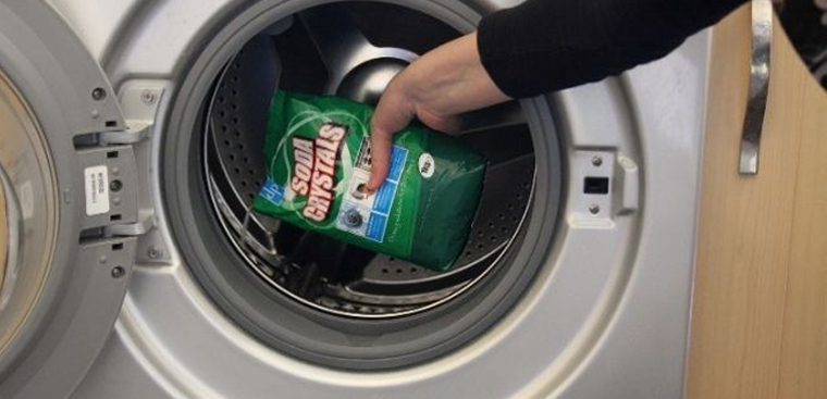 Sử dụng dung dịch tẩy vệ sinh máy giặt