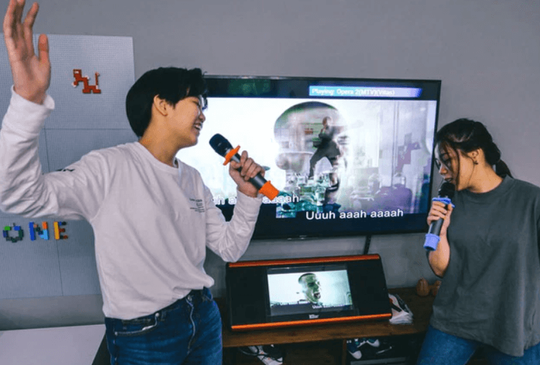 Tại sao nên kết nối đầu karaoke với tivi?