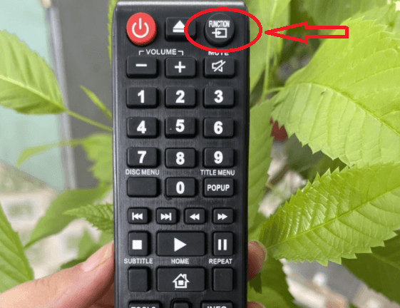 Nhấn nút FUNCTION trên điều khiển dàn âm thanh Samsung 