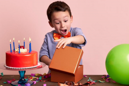 14+ quà sinh nhật cho bé trai phù hợp với từng độ tuổi cho bé thích mê