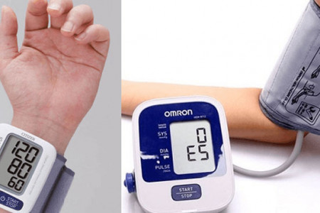 Nên mua máy đo huyết áp cổ tay hay bắp tay?